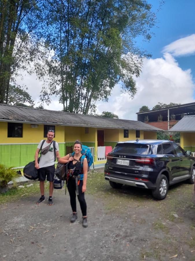 Hostal Henrry'S Hotel Mindo Exterior photo
