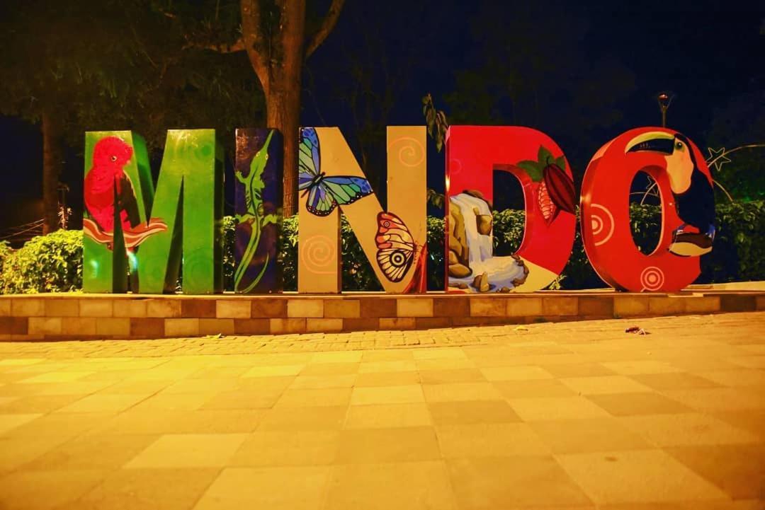 Hostal Henrry'S Hotel Mindo Exterior photo