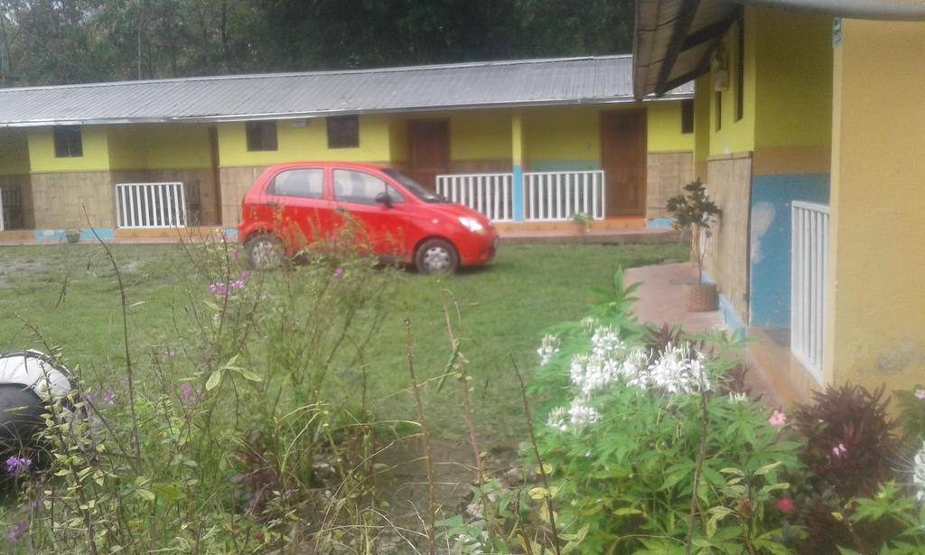 Hostal Henrry'S Hotel Mindo Exterior photo