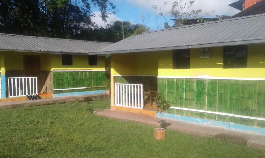Hostal Henrry'S Hotel Mindo Exterior photo